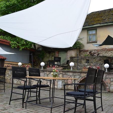 Viesnica Kandava Exterior foto