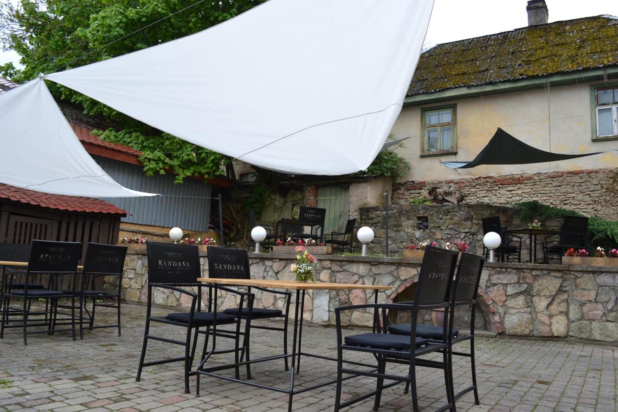 Viesnica Kandava Exterior foto